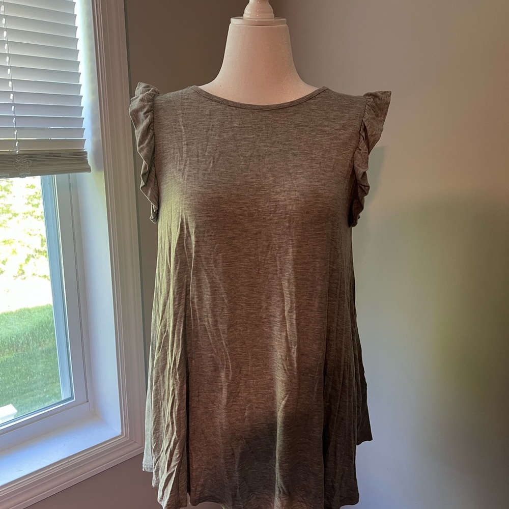Beeson River Gold Ruffled Sleeveless Blouse